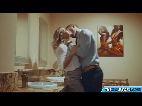 ❤️ وقتی یک بلوند بی تنه شما را در یک دستشویی عمومی اغوا می کند ☑ پورنو روسی در ما fa.porn-list.ru ️❤